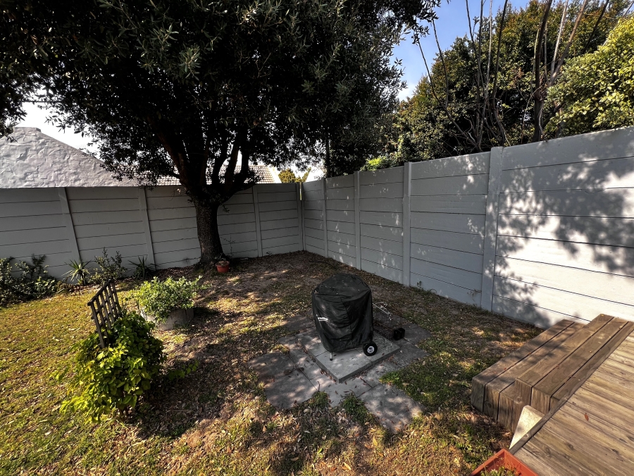 To Let 1 Bedroom Property for Rent in Table View Western Cape